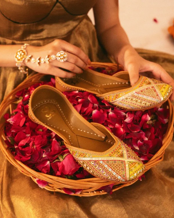 Desert Fair Juttis - Image 2